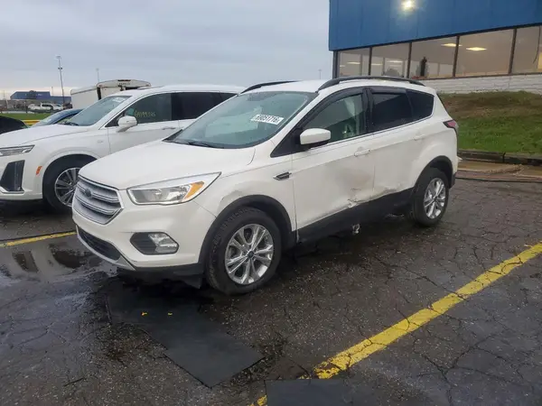 1FMCU0GD3JUC31653 — 2018 Ford Escape, Боковая часть (Side), фото до ремонта
