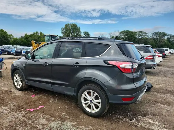 1FMCU0GD5JUD07275 — 2018 Ford Escape, фото 2 с аукциона Copart, Передняя часть