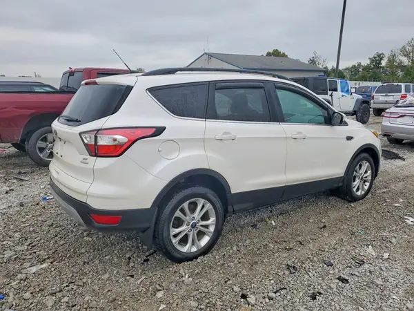 1FMCU0GD1JUB08644 — 2018 Ford Escape, фото 3 с аукциона Copart, Передняя часть