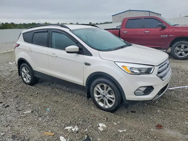 1FMCU0GD1JUB08644 — 2018 Ford Escape, фото 4 с аукциона Copart, Передняя часть