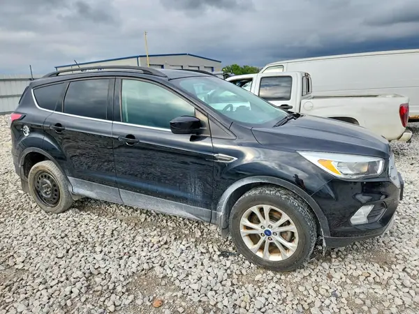 1FMCU0GD9JUA95092 — 2018 Ford Escape, фото 4 с аукциона Copart, Мелкие вмятины и царапины