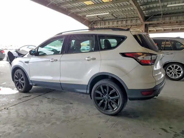 1FMCU0HD8JUC36099 — 2018 Ford Escape, фото 2 с аукциона Copart, Передняя часть