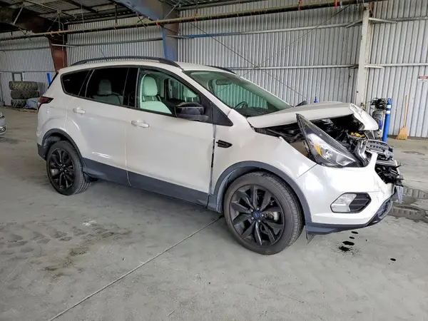 1FMCU0HD8JUC36099 — 2018 Ford Escape, фото 4 с аукциона Copart, Передняя часть