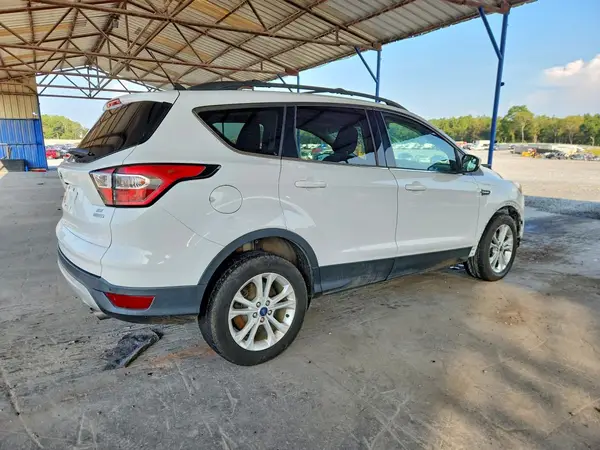 1FMCU0GD6JUD38938 — 2018 Ford Escape, фото 3 с аукциона Copart 08.10.2026, Мелкие вмятины и царапины