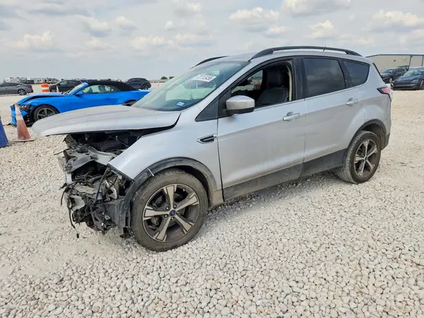 1FMCU0HD1JUB05080 — 2018 Ford Escape, Передняя часть (Front End), фото до ремонта