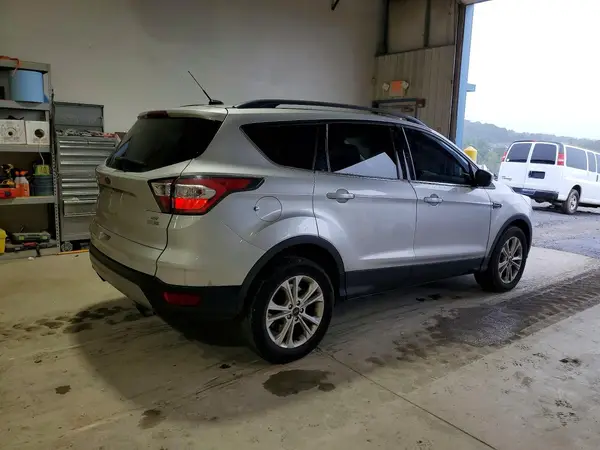 1FMCU9GD9JUB76159 — 2018 Ford Escape, фото 3 с аукциона Copart 25.09.2026, Механические повреждения