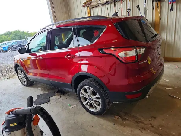 1FMCU9GD8JUC59551 — 2018 Ford Escape, фото 2 с аукциона Copart 29.09.2026, Мелкие вмятины и царапины
