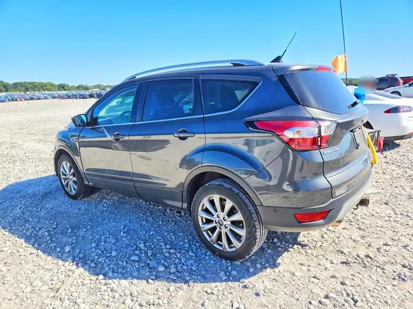 1FMCU9J90JUC33644 — 2018 Ford Escape, фото 2 с аукциона Copart, Передняя часть