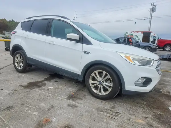 1FMCU9GD1JUC91032 — 2018 Ford Escape, фото 4 с аукциона Copart, Мелкие вмятины и царапины