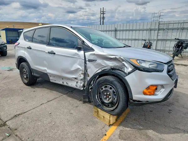 1FMCU0F77JUB11995 — 2018 Ford Escape, фото 4 с аукциона Copart, Передняя часть