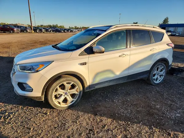 1FMCU9J90JUB71310 — 2018 Ford Escape, Передняя часть (Front End), фото до ремонта