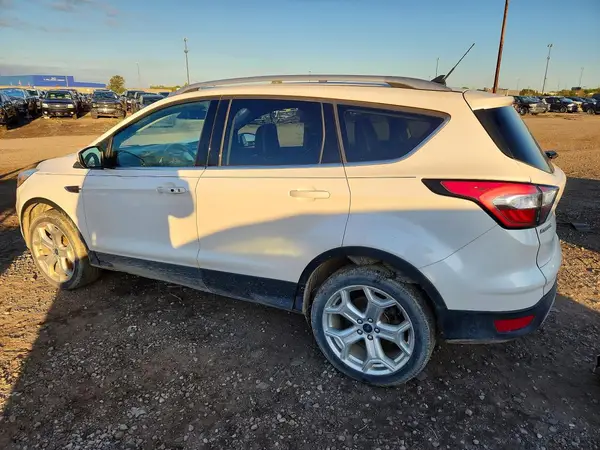 1FMCU9J90JUB71310 — 2018 Ford Escape, фото 2 с аукциона Copart, Передняя часть