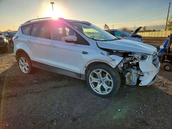 1FMCU9J90JUB71310 — 2018 Ford Escape, фото 4 с аукциона Copart, Передняя часть