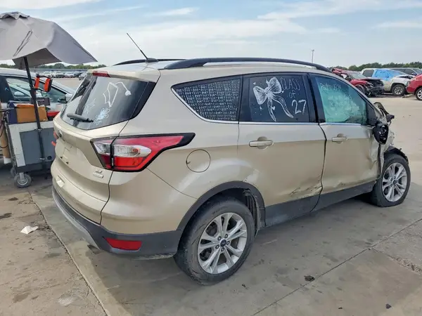1FMCU0GD1JUA02128 — 2018 Ford Escape, фото 3 с аукциона Copart, Передняя часть