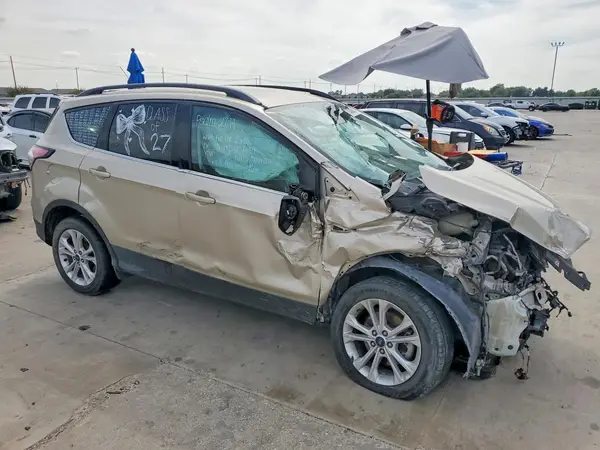 1FMCU0GD1JUA02128 — 2018 Ford Escape, фото 4 с аукциона Copart, Передняя часть