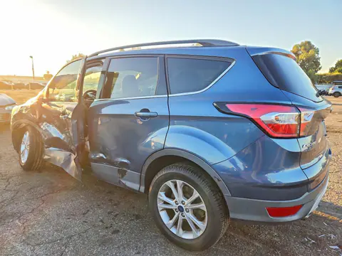 2018 Ford Escape VIN 1FMCU0GD3JUA43800 фото 2