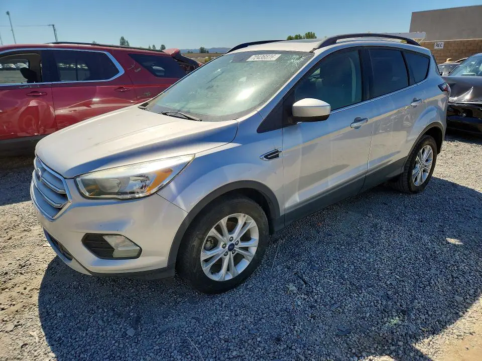 1FMCU0GD2JUB15795 Ford Escape 2018 — повреждение Мелкие вмятины и царапины, фото до ремонта