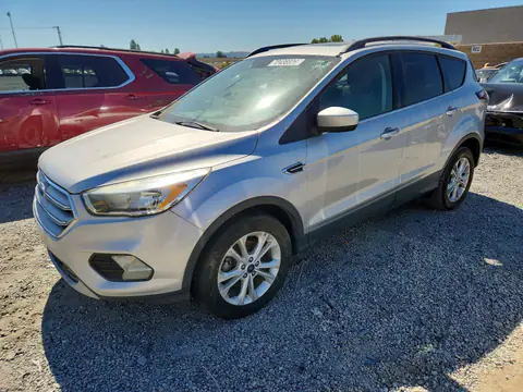 1FMCU0GD2JUB15795 — 2018 Ford Escape, Мелкие вмятины и царапины (Minor Dent/Scratches), фото до ремонта