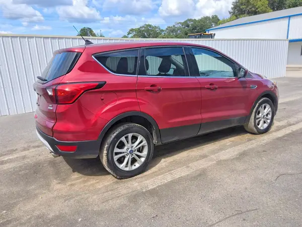 1FMCU0GD5KUB34651 — 2019 Ford Escape, фото 3 с аукциона Copart 01.10.2026, Мелкие вмятины и царапины