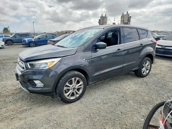 1FMCU0GD2KUB04927 Ford Escape 2019 — повреждение Механические повреждения, фото до ремонта