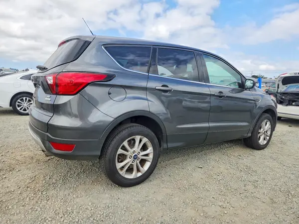 1FMCU0GD2KUB04927 — 2019 Ford Escape, фото 3 с аукциона Copart 29.09.2026, Механические повреждения
