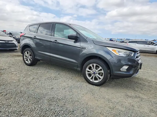 1FMCU0GD2KUB04927 — 2019 Ford Escape, фото 4 с аукциона Copart 29.09.2026, Механические повреждения
