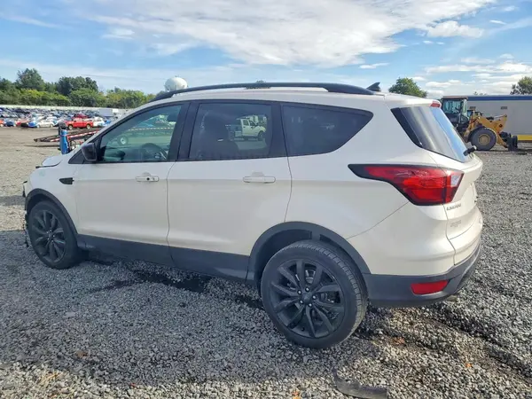 1FMCU9GD3KUC09223 — 2019 Ford Escape, фото 2 с аукциона Copart, Передняя часть