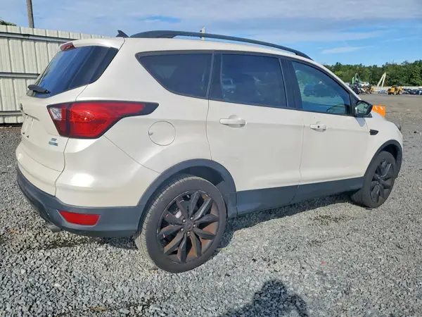 1FMCU9GD3KUC09223 — 2019 Ford Escape, фото 3 с аукциона Copart, Передняя часть