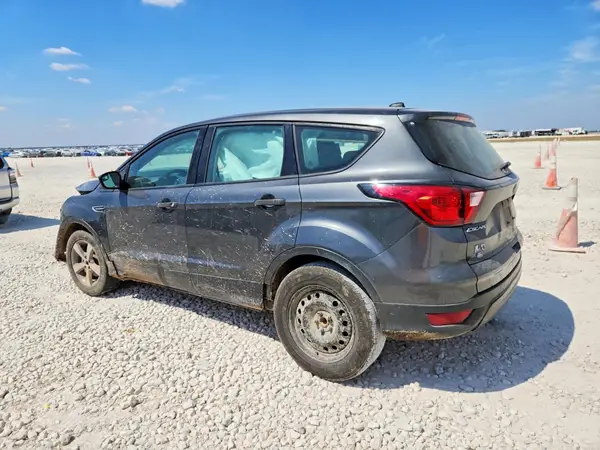 1FMCU0F75KUB85871 — 2019 Ford Escape, фото 2 с аукциона Copart, Передняя часть