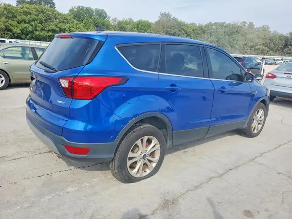 1FMCU9GD8KUA90956 — 2019 Ford Escape, фото 3 с аукциона Copart, Мелкие вмятины и царапины