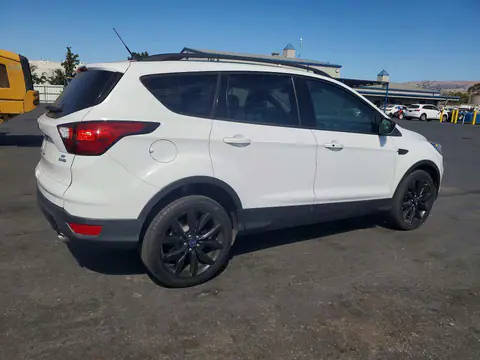 1FMCU9GD5KUC05335 — 2019 Ford Escape, фото 3 с аукциона Copart 13.10.2026, Мелкие вмятины и царапины