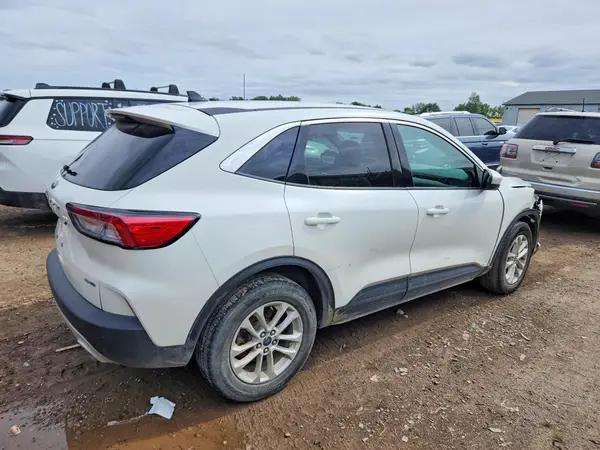 1FMCU9G68LUA10039 — 2020 Ford Escape, фото 3 с аукциона Copart 30.09.2026, Передняя часть