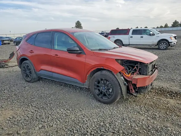 1FMCU0BZ8LUB13703 — 2020 Ford Escape, фото 4 с аукциона Copart, Передняя часть