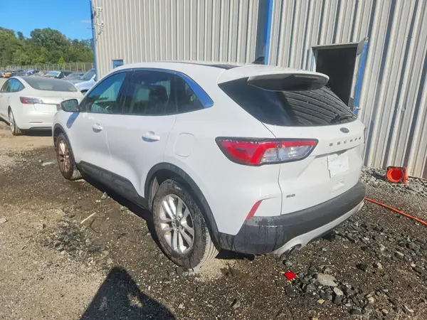 1FMCU0G65MUA68199 — 2021 Ford Escape, фото 2 с аукциона Copart 01.10.2026, Мелкие вмятины и царапины
