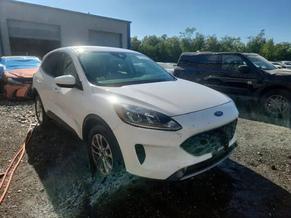 1FMCU0G65MUA68199 — 2021 Ford Escape, фото 4 с аукциона Copart 01.10.2026, Мелкие вмятины и царапины