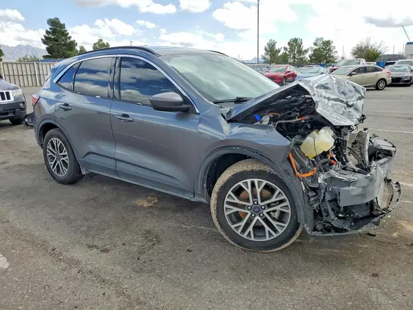 1FMCU9CZ0MUA42565 — 2021 Ford Escape, фото 4 с аукциона Copart, Передняя часть
