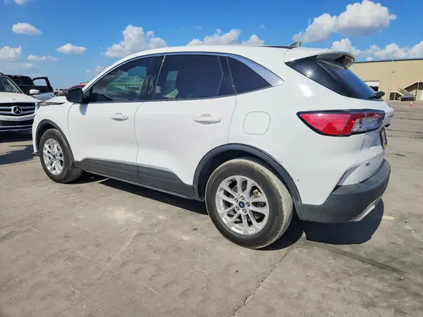1FMCU0G65NUB97674 — 2022 Ford Escape, фото 2 с аукциона Copart, Передняя часть