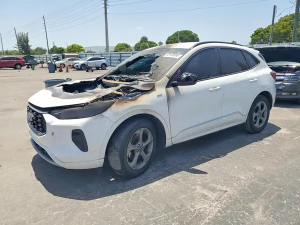 1FMCU0MN1PUB36305 — 2023 Ford Escape, Пожар двигателя (Burn - Engine), фото до ремонта