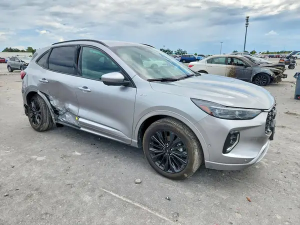 1FMCU9PA5PUA10820 — 2023 Ford Escape, фото 4 с аукциона Copart, Передняя часть