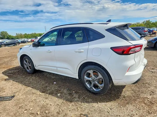 1FMCU0MN1PUA42439 — 2023 Ford Escape, фото 2 с аукциона Copart, Передняя часть