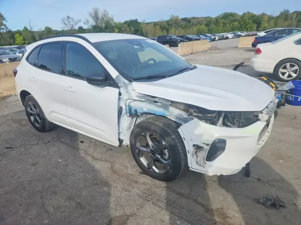1FMCU0MN5PUA11176 — 2023 Ford Escape, фото 4 с аукциона Copart, Передняя часть