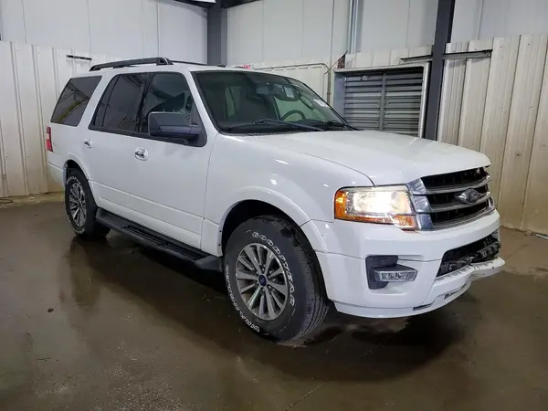 1FMJU1HTXHEA21283 — 2017 Ford Expedition, фото 4 с аукциона Copart 06.10.2026, Передняя часть