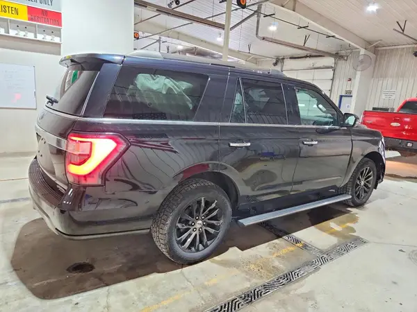 1FMJU2AT0KEA18304 — 2019 Ford Expedition, фото 3 с аукциона Copart, Передняя часть