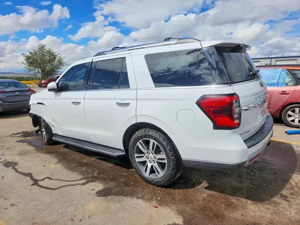 1FMJU2A81PEA28844 — 2023 Ford Expedition, фото 2 с аукциона Copart, Передняя часть
