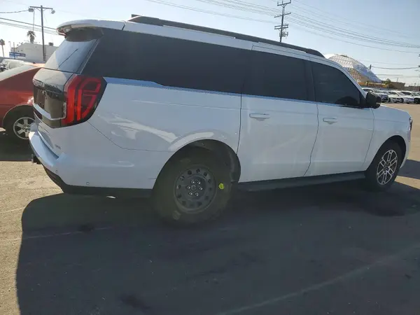 1FMJK1J85SEA28984 — 2025 Ford Expedition, фото 3 с аукциона Copart 28.09.2026, Повреждения снизу