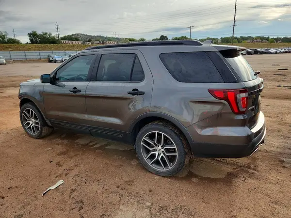 1FM5K8GT8GGC58410 — 2016 Ford Explorer, фото 2 с аукциона Copart, Передняя часть