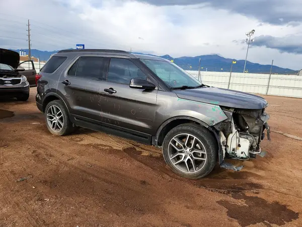 1FM5K8GT8GGC58410 — 2016 Ford Explorer, фото 4 с аукциона Copart, Передняя часть