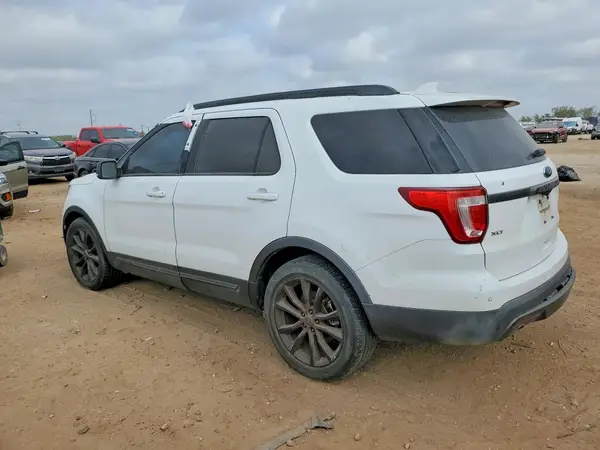 1FM5K7D83HGD39763 — 2017 Ford Explorer, фото 2 с аукциона Copart 08.10.2026, Мелкие вмятины и царапины