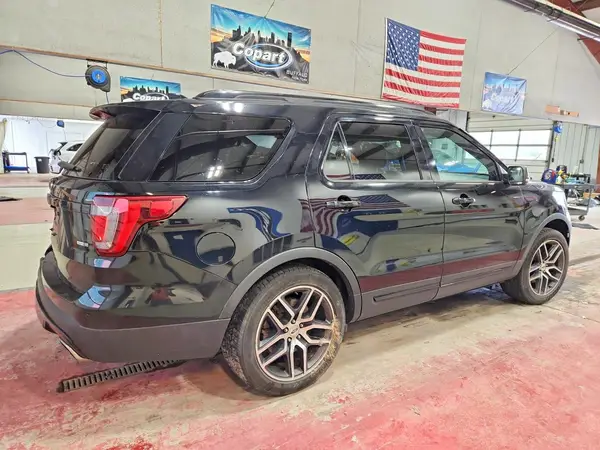 1FM5K8GT7HGC65141 — 2017 Ford Explorer, фото 3 с аукциона Copart 05.10.2026, Боковая часть