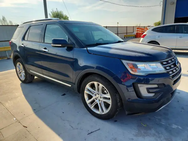 1FM5K7F85HGB30053 — 2017 Ford Explorer, фото 4 с аукциона Copart, Боковая часть